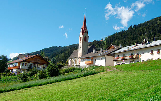 Aufkirchen at 1326m, located above the town Toblach